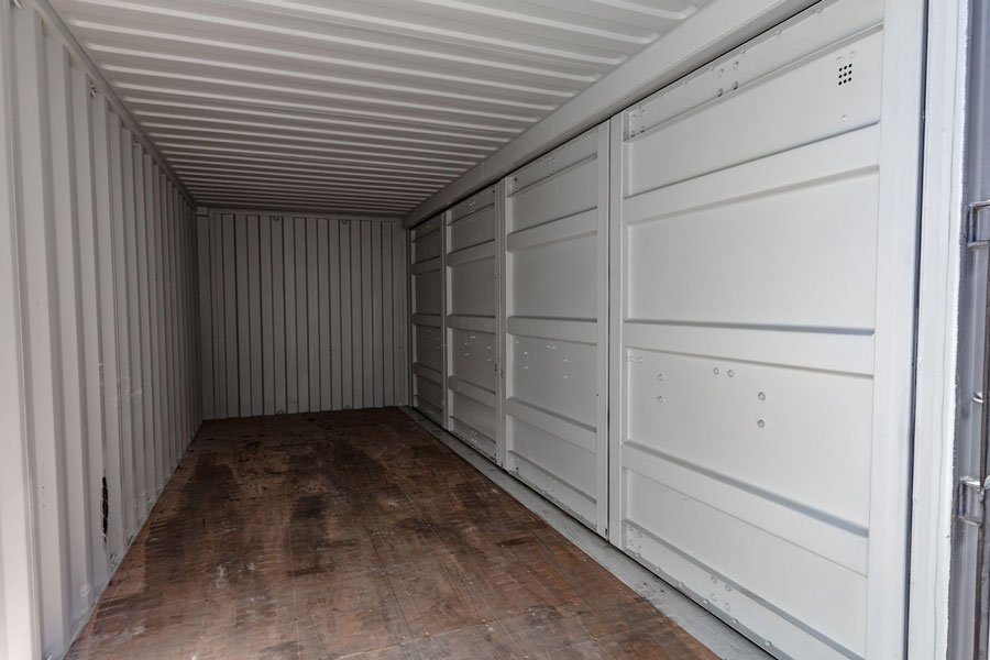 6-Meter-Container mit offenen Seiten, neuwertig.