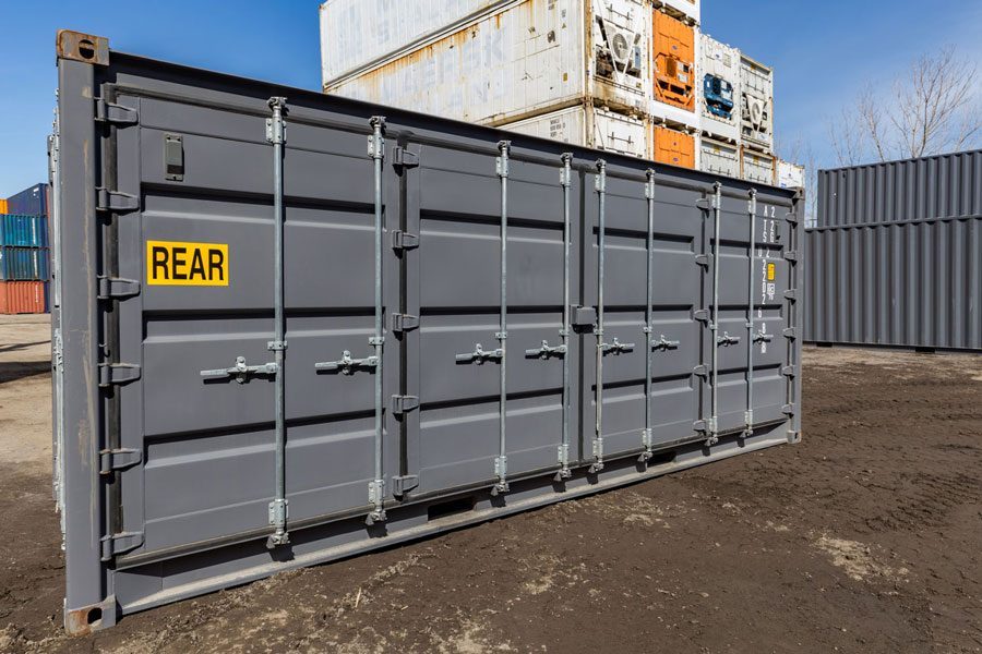 6-Meter-Container mit offenen Seiten, neuwertig.