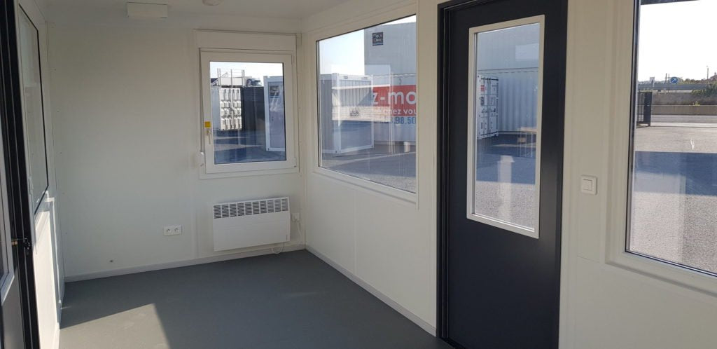 BATIMODULE Teilverglastes 6-Meter-Büro (4 Seiten)