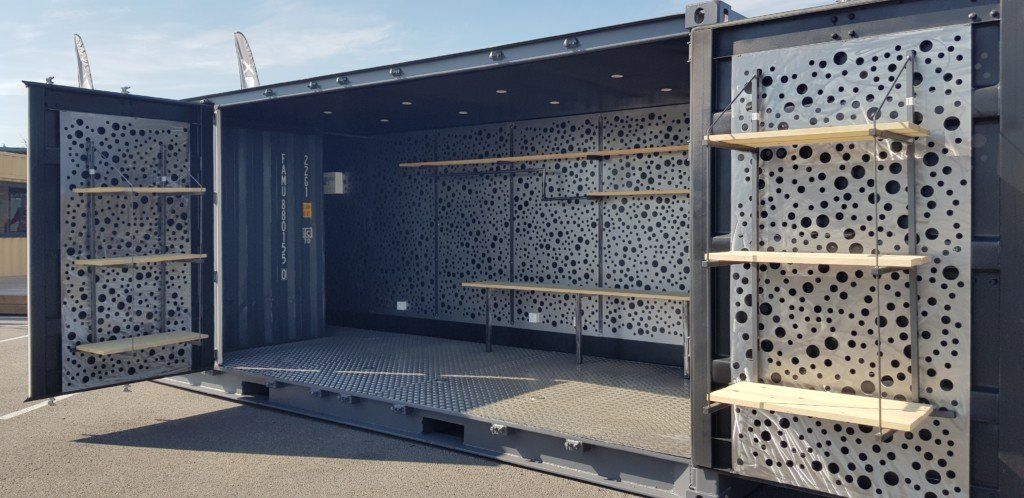 20-FUß-TROCKENFRACHTCONTAINER MIT SEITLICHER ÖFFNUNG „SHOP-BOX“