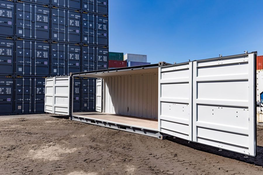 6-Meter-Container mit offenen Seiten, neuwertig.