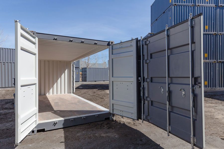 6-Meter-Container mit offenen Seiten, neuwertig.
