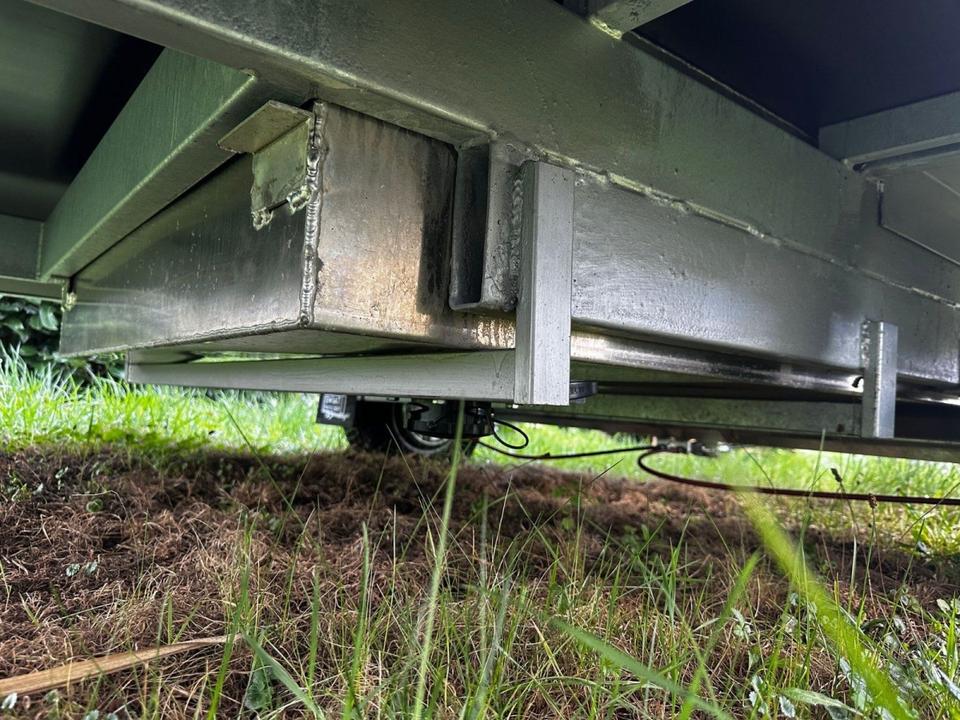 Autarker Sanitäranhänger mit 700-Liter-Tank