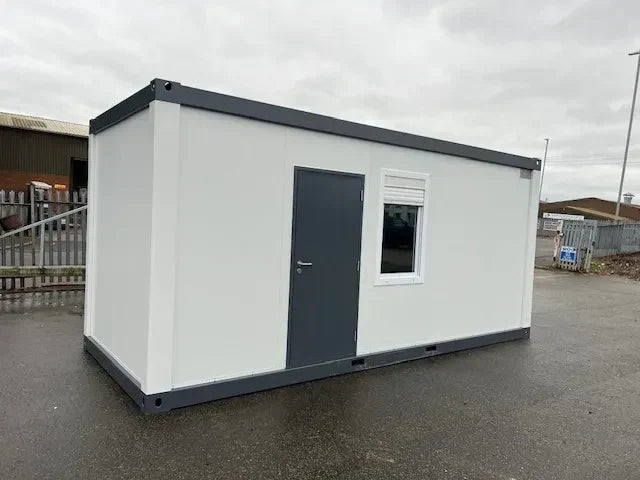 Standard-Bürocontainer mit mittiger Tür