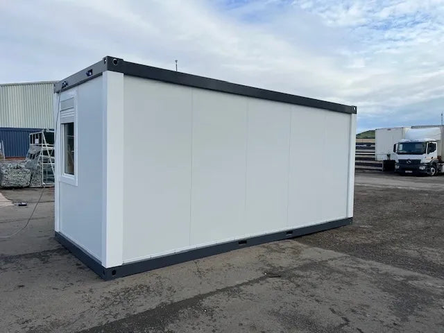 Standardbürocontainer mit Fenster