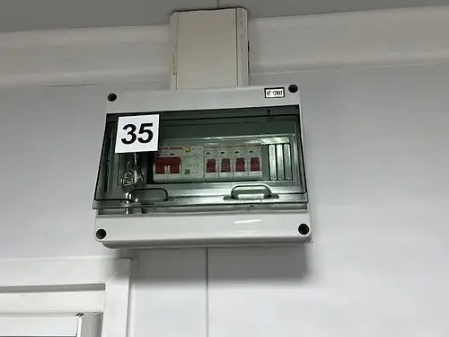 Standardbürocontainer mit 3 Fenstern