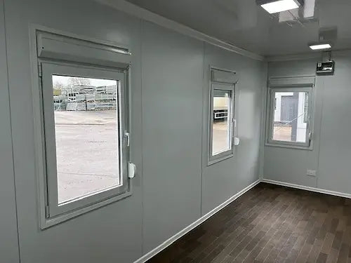 Standardbürocontainer mit 3 Fenstern