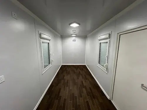 Standard-Bürocontainer mit mittiger Tür