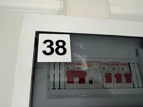 Standard-Bürocontainer mit mittiger Tür
