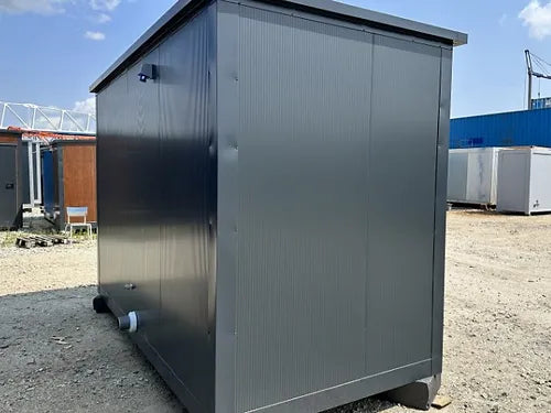 Sanitärcontainer mit 3 Kabinen