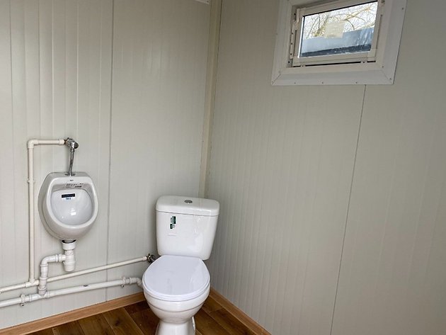 Doppelkabinen-Toilette