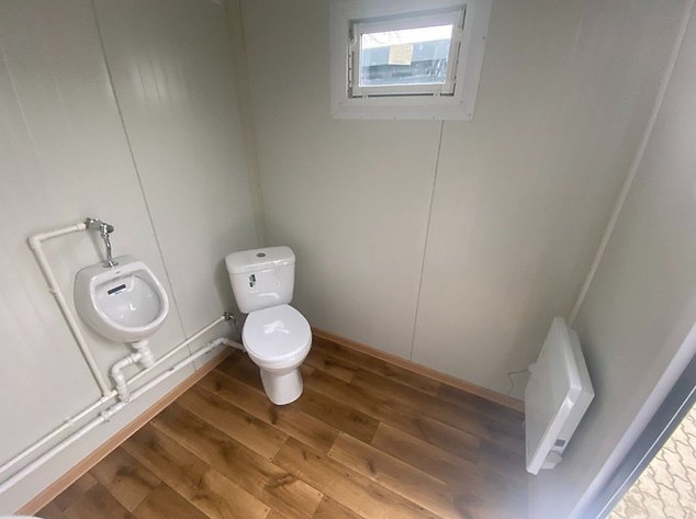 Doppelkabinen-Toilette
