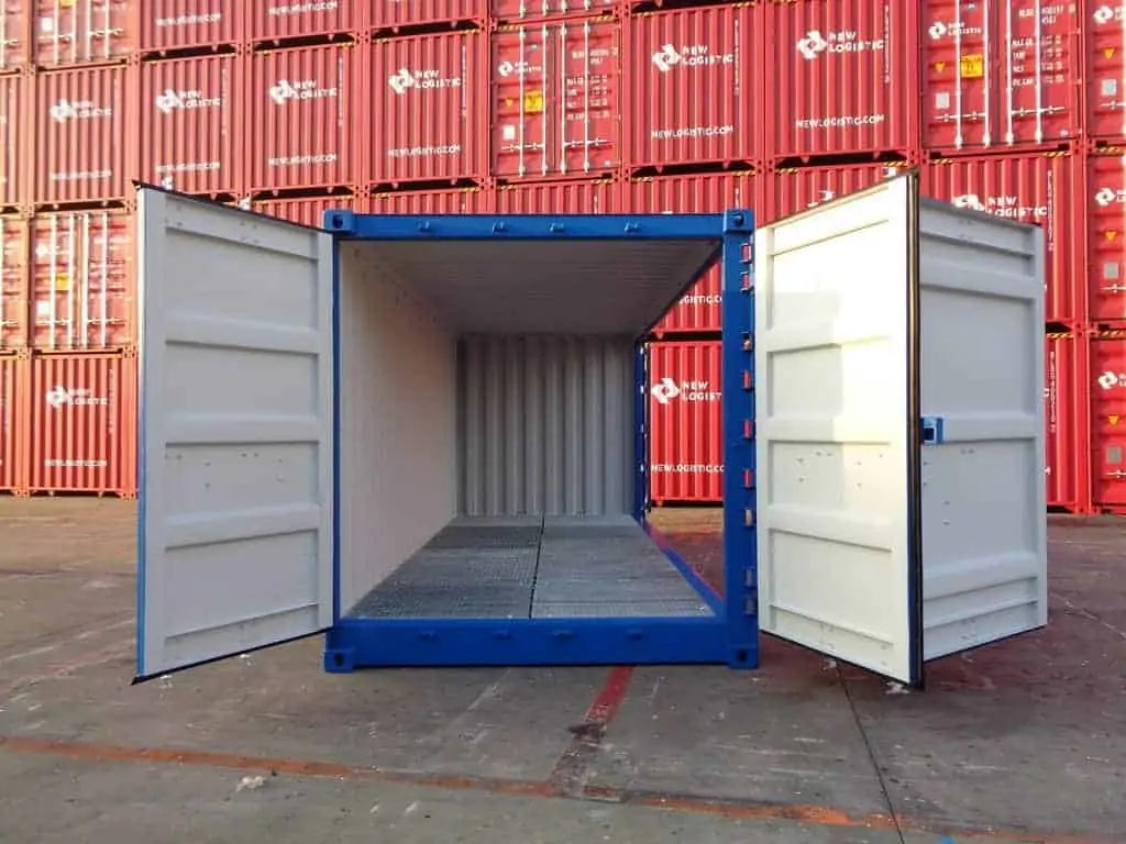 6-Meter-Container mit Seitenbeladung und Auffangwanne.