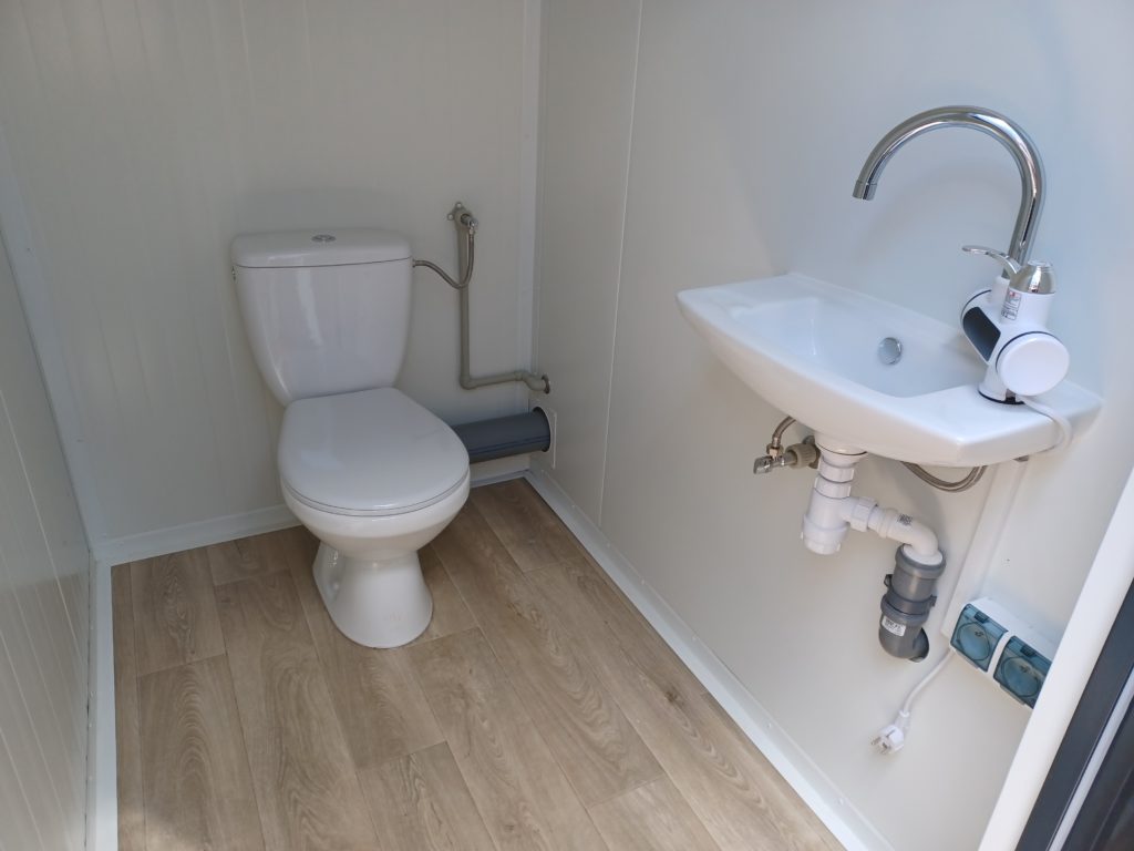 DOPPELTER SANITÄRCONTAINER MIT 2 KABINEN 249x175x249