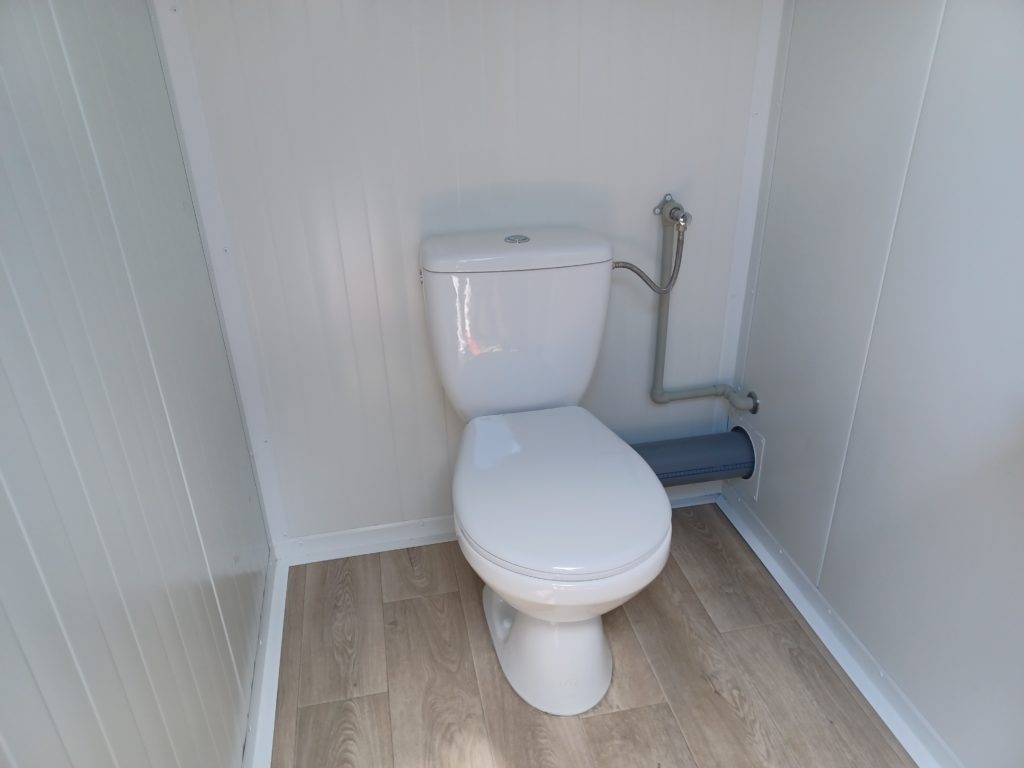 DOPPELTER SANITÄRCONTAINER MIT 2 KABINEN 249x175x249