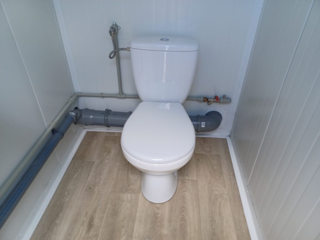 DOPPELTER SANITÄRCONTAINER MIT 2 KABINEN 249x175x249