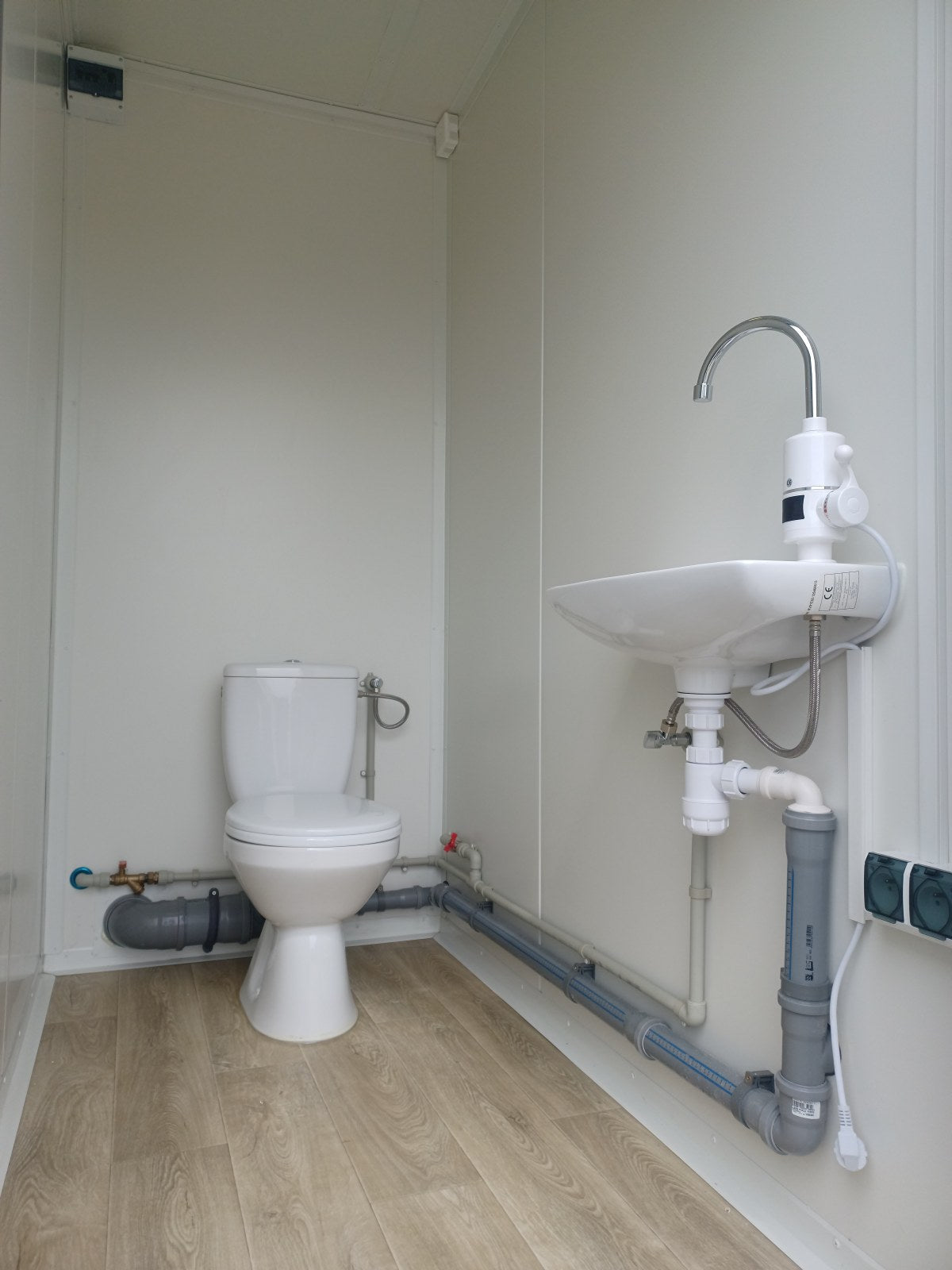 Doppel-Sanitärkabine mit 2 Abteilen – WC und Dusche 246x197x245