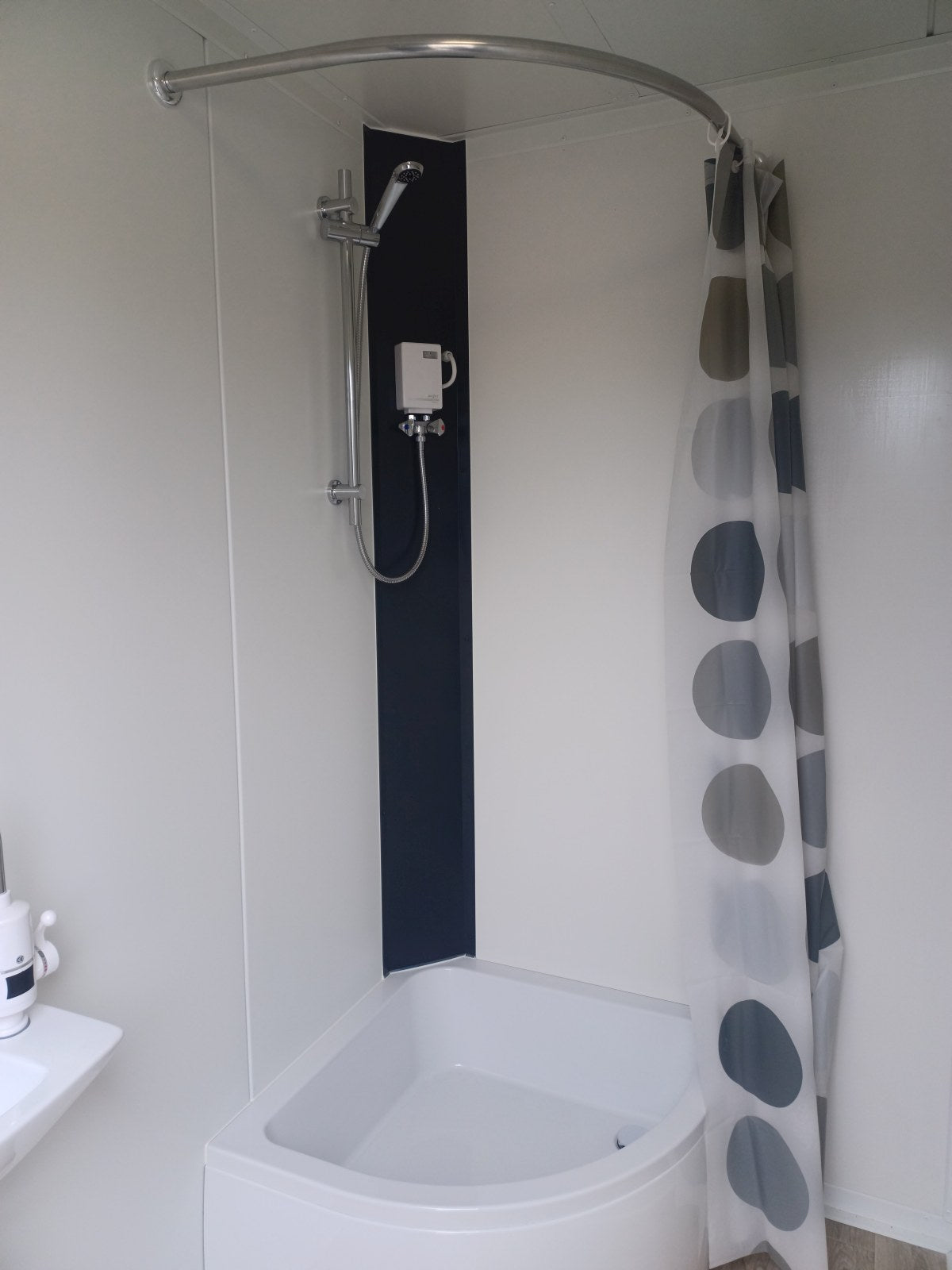 Doppel-Sanitärkabine mit 2 Abteilen – WC und Dusche 246x197x245