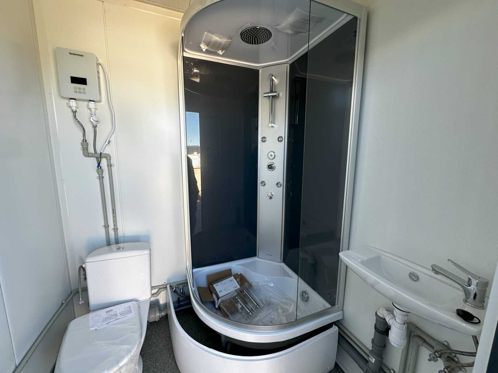 SANITÄRGEFÄSS, TOILETTE, DUSCHE, URINAL