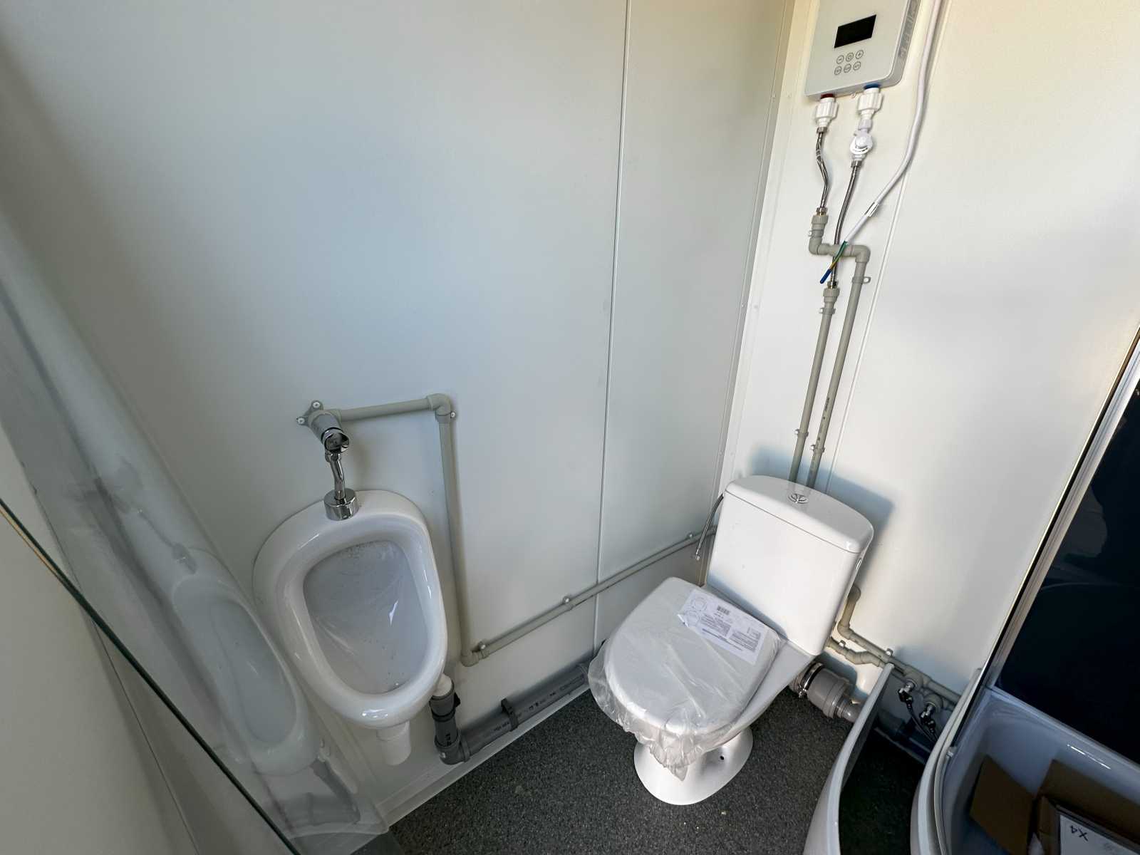 SANITÄRGEFÄSS, TOILETTE, DUSCHE, URINAL
