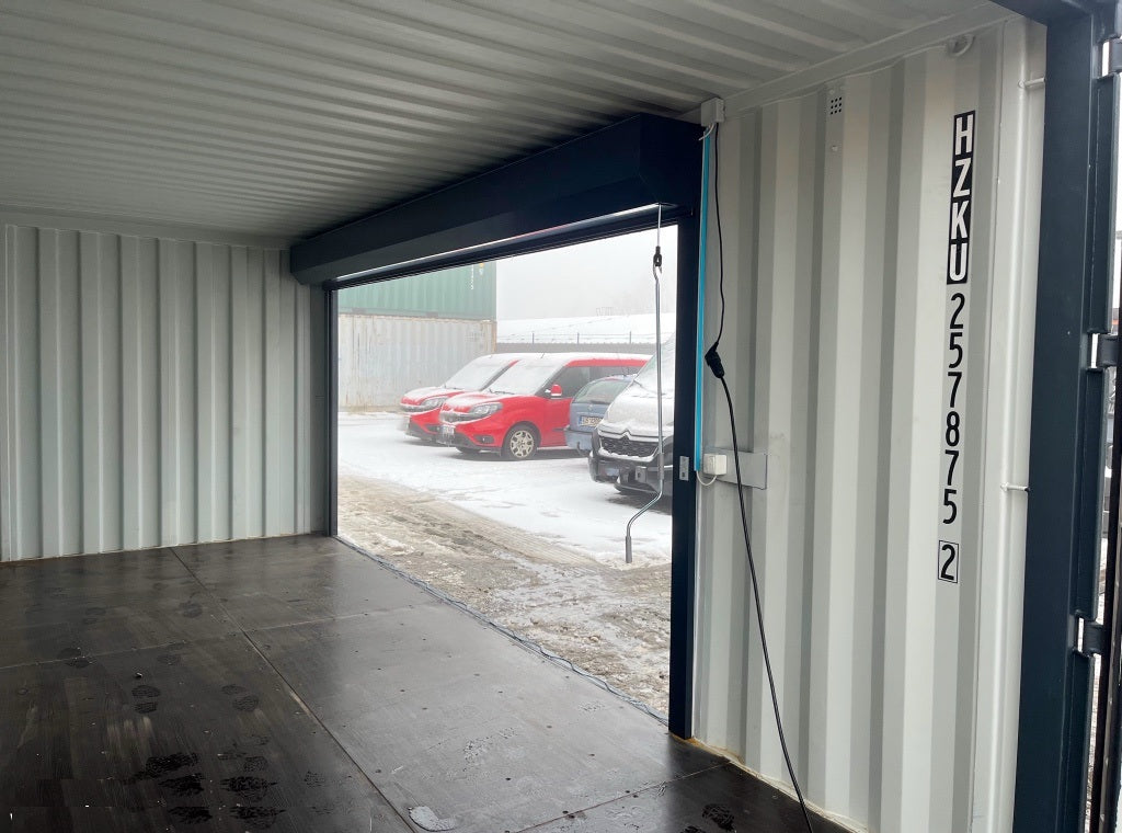6-Meter-Container mit Rolltor und Eingangstür RAL 7016