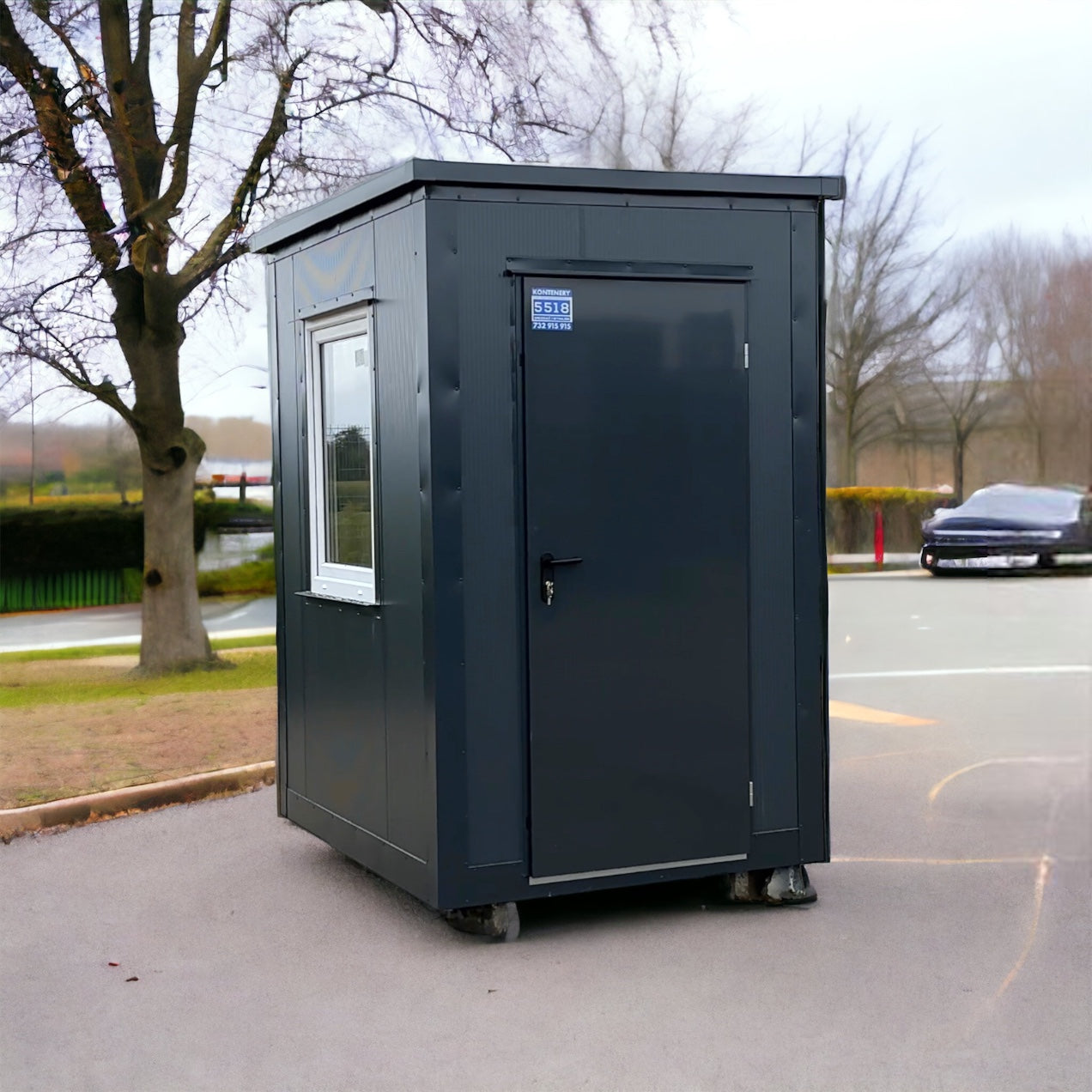 GEWERBEHALLE AUS CONTAINERN, LAGER, GESCHÄFT, KÄFIG MIT FENSTER