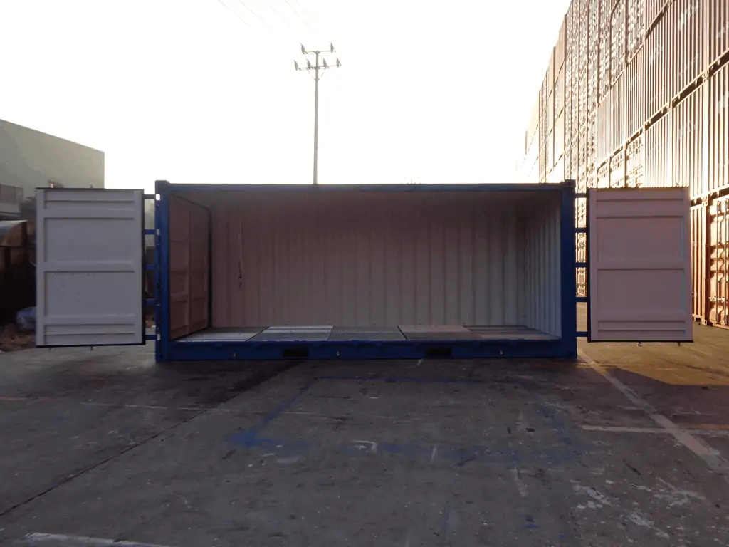 6-Meter-Container mit Seitenbeladung und Auffangwanne.