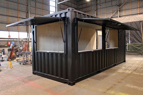 20-Fuß-Container (7,1 m) oder 6-Meter-Seecontainer, ausgestattet für die Nutzung als Bar/Café.
