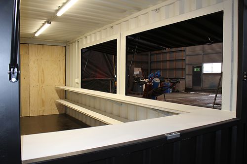 20-Fuß-Container (7,1 m) oder 6-Meter-Seecontainer, ausgestattet für die Nutzung als Bar/Café.