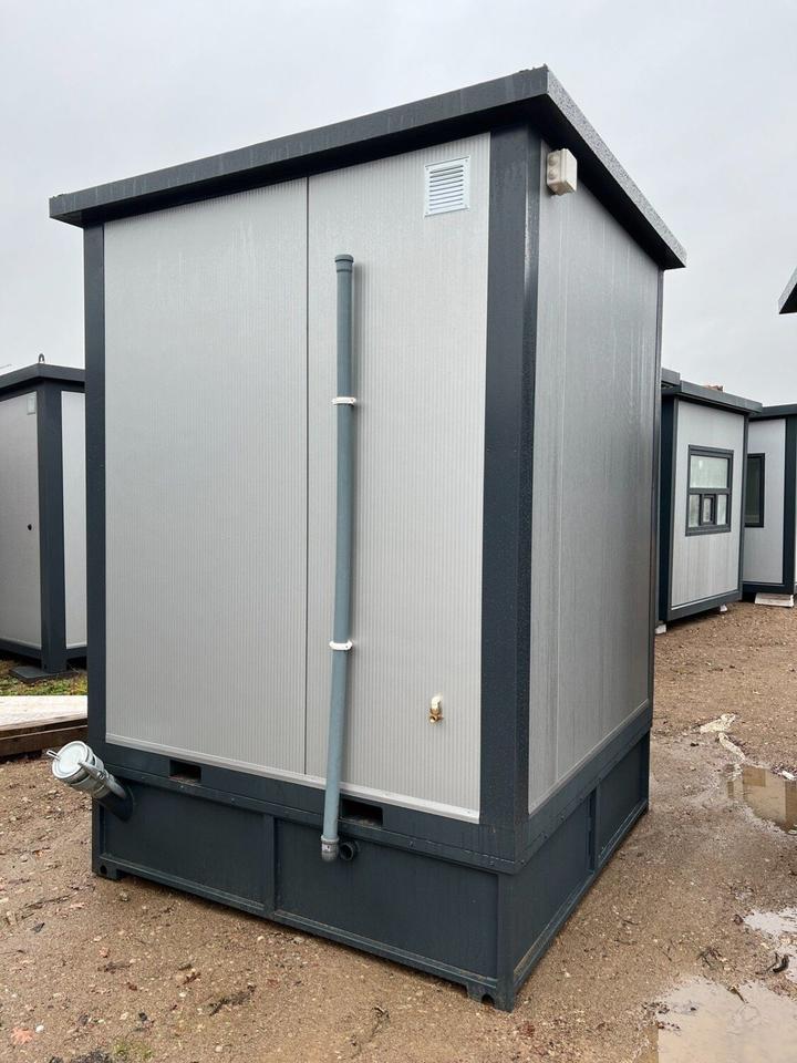 Sanitärkabine 2,00 x 2,00 m mit Dusche/WC und Spülkasten.