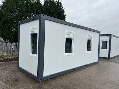 Standardbürocontainer mit 3 Fenstern