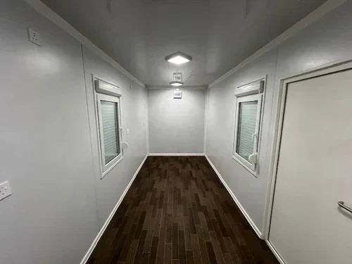 Standard-Bürocontainer mit mittiger Tür