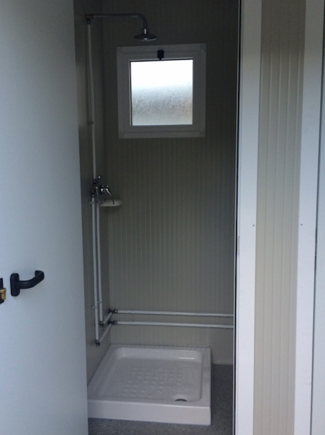 Duschkabine (Abm. 6,00 x 2,40 m)